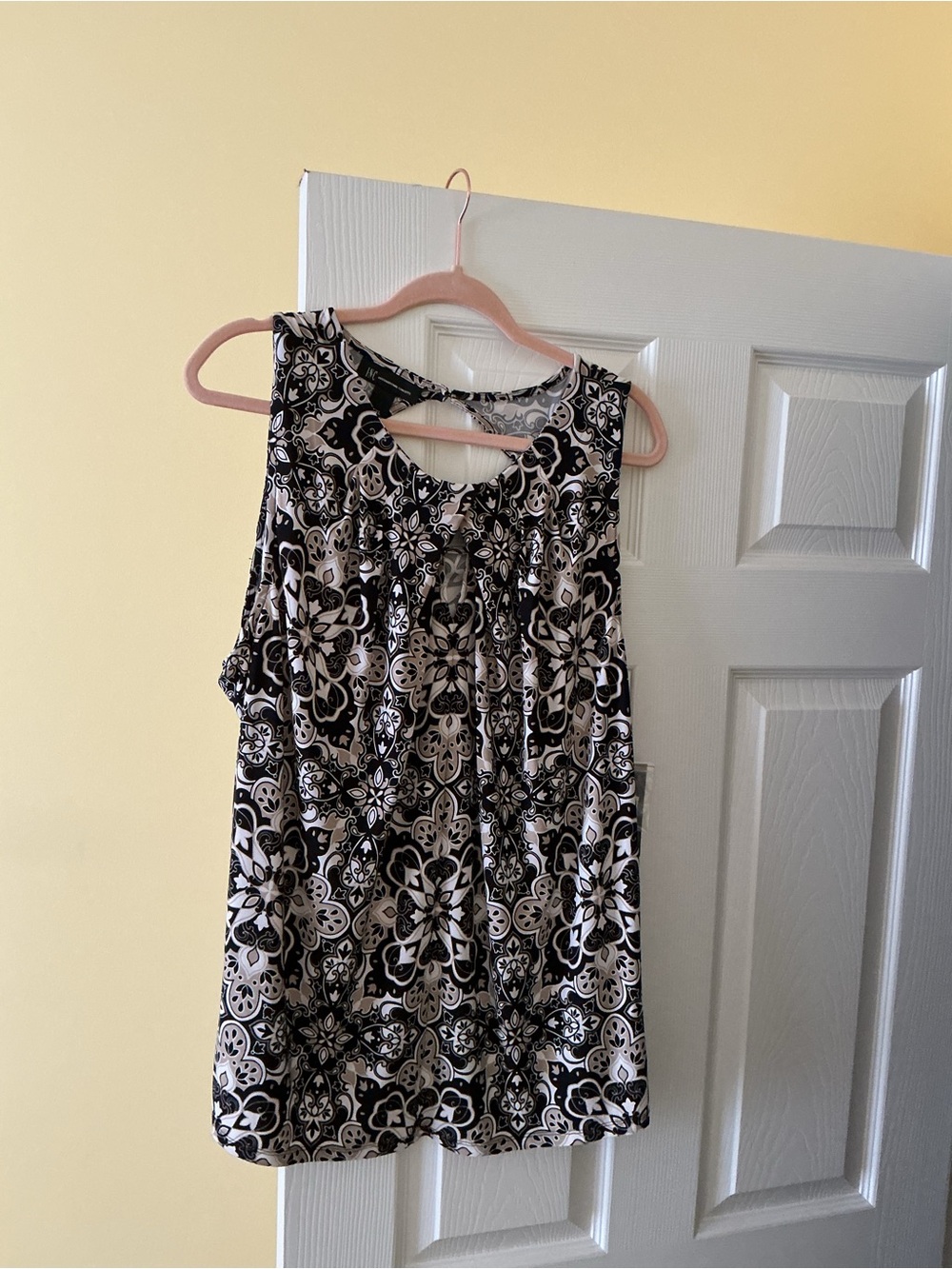 INC International Concepts Black and White Floral Keyhole Tank